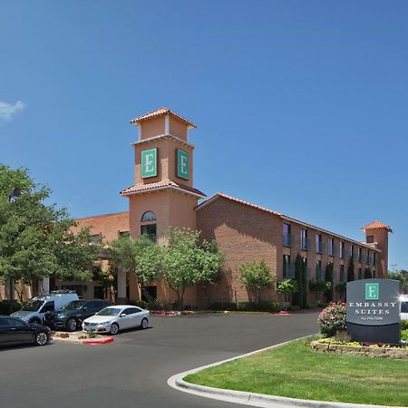 Embassy Suites Лъбък Екстериор снимка