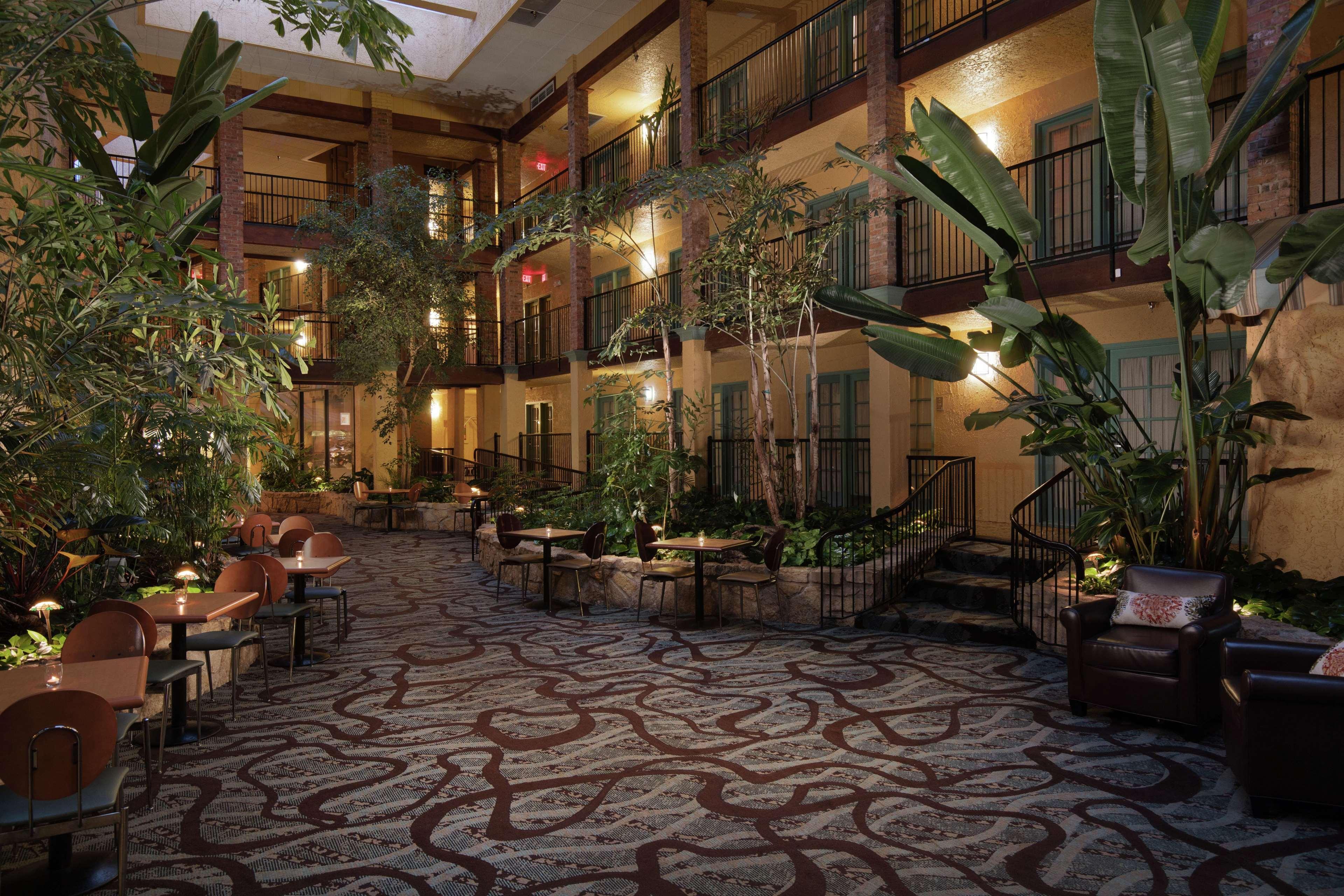 Embassy Suites Лъбък Екстериор снимка