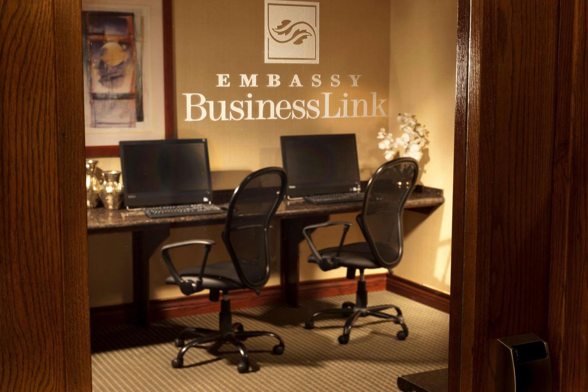 Embassy Suites Лъбък Екстериор снимка