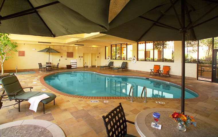 Embassy Suites Лъбък Съоръжения снимка